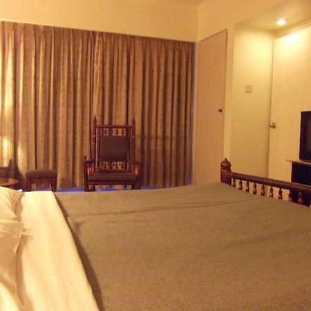 Hotel Bluehill Бхавнагар Екстериор снимка