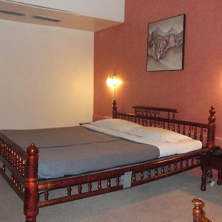 Hotel Bluehill Бхавнагар Екстериор снимка