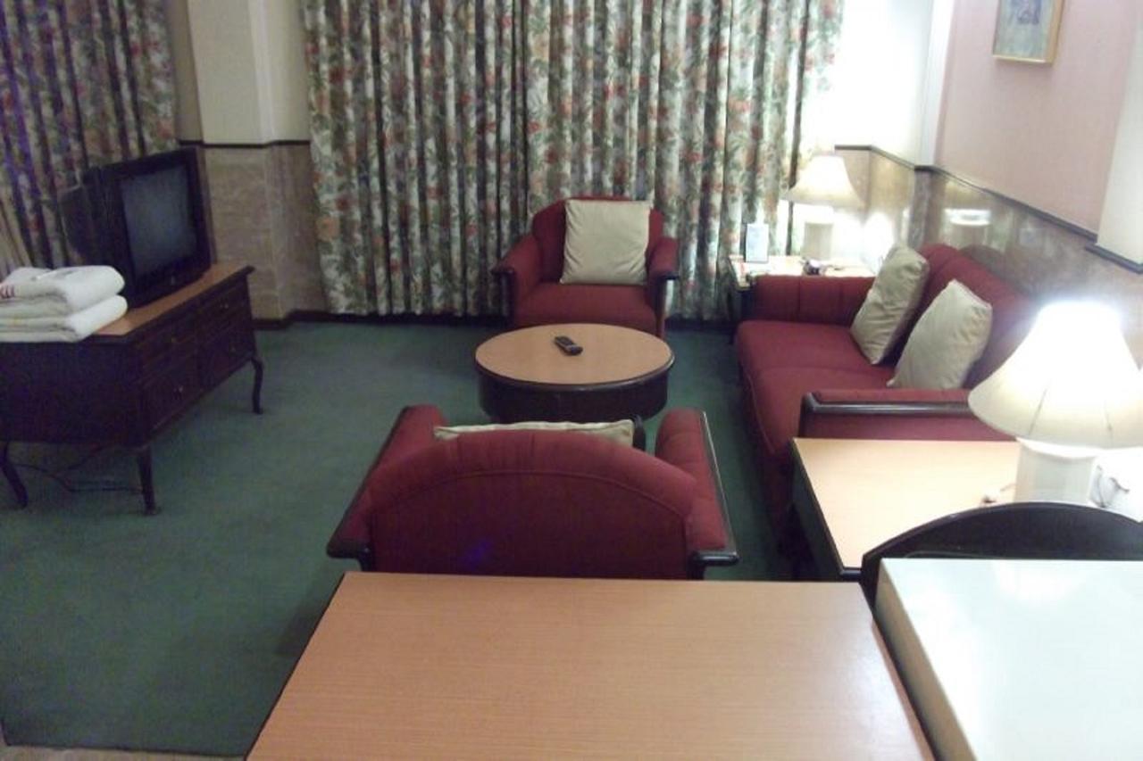 Hotel Bluehill Бхавнагар Екстериор снимка