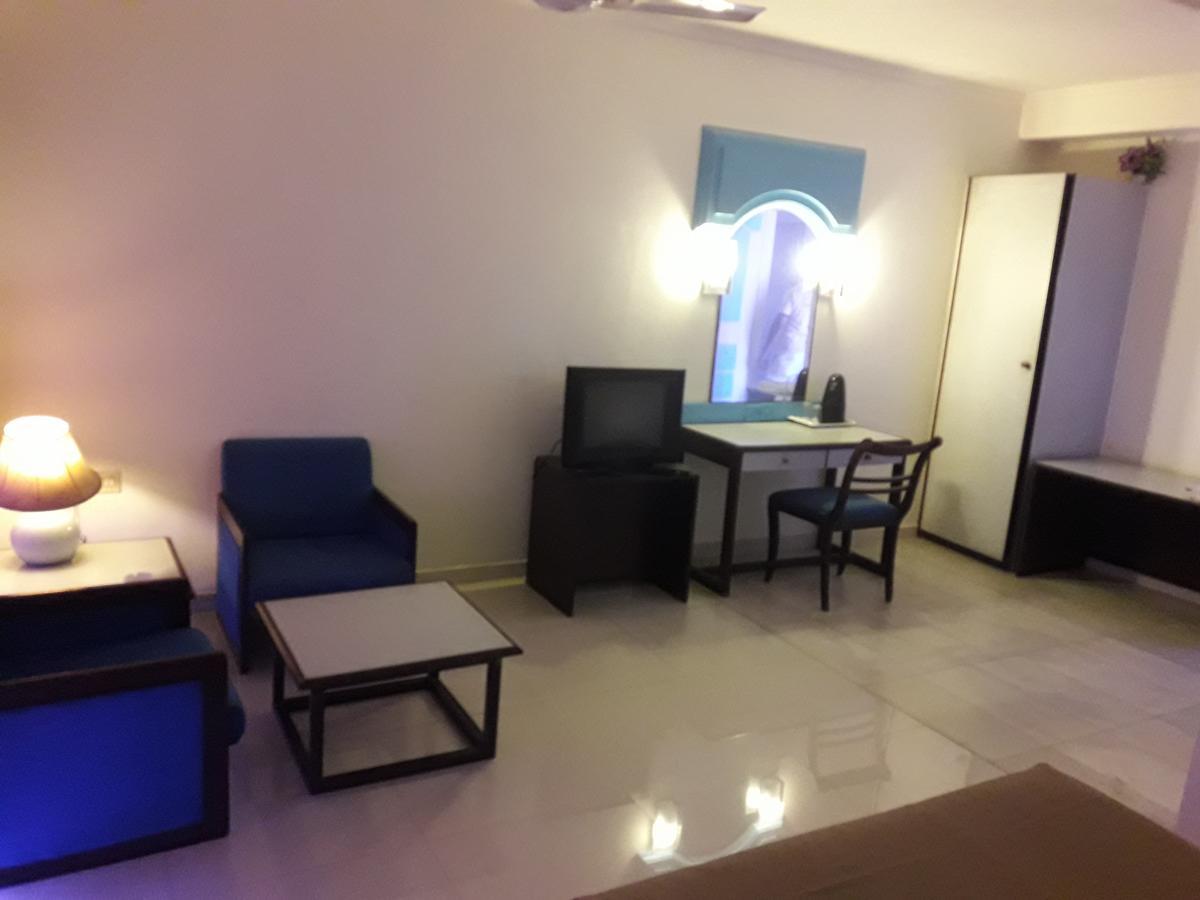 Hotel Bluehill Бхавнагар Екстериор снимка