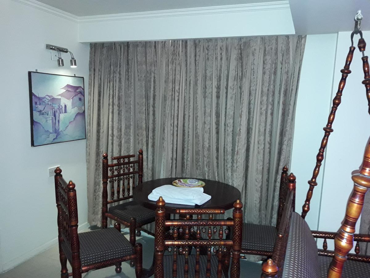Hotel Bluehill Бхавнагар Екстериор снимка