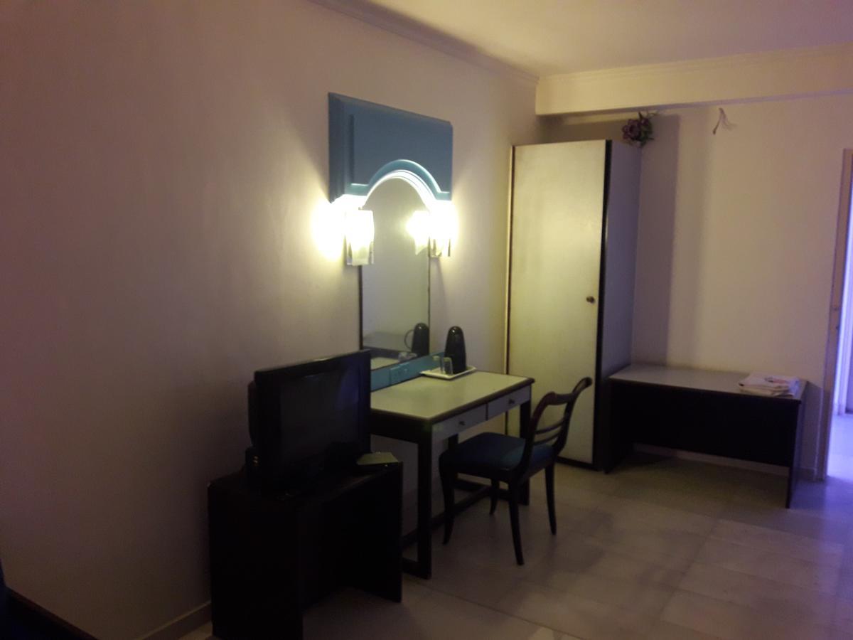 Hotel Bluehill Бхавнагар Екстериор снимка